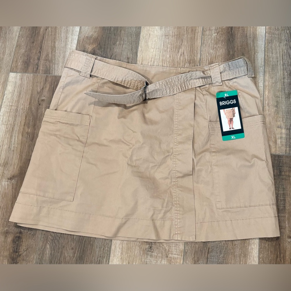 Briggs New York Beige Skirt with Belt